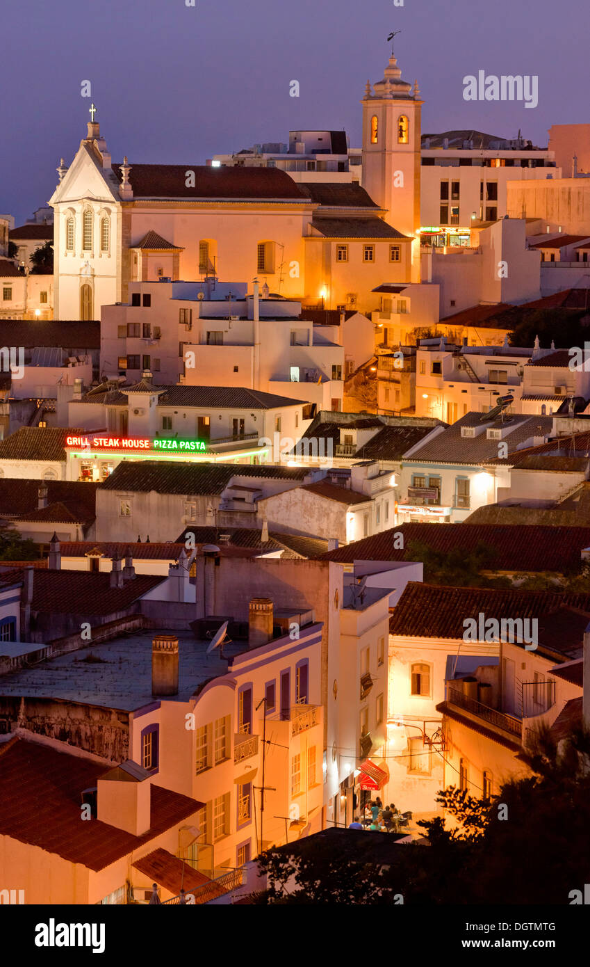 Portugal, Algarve, Albufeira in der Abenddämmerung Stockfoto