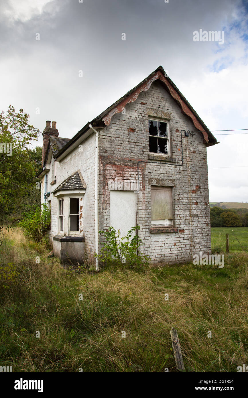 Altes Haus neben Cynghordy Station, Wales Herzlinie Stockfoto