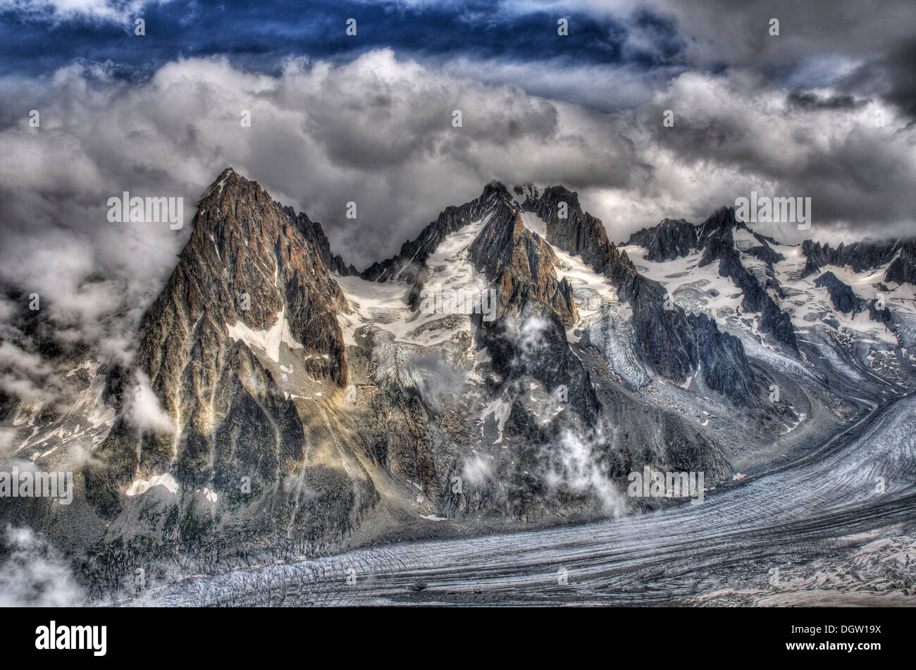 Die Aiguille de Chardonnet und Aiguille d'Argentiere möglichst bald von Les Montets, Chamonix, Frankreich. Bild im HDR verarbeitet Stockfoto