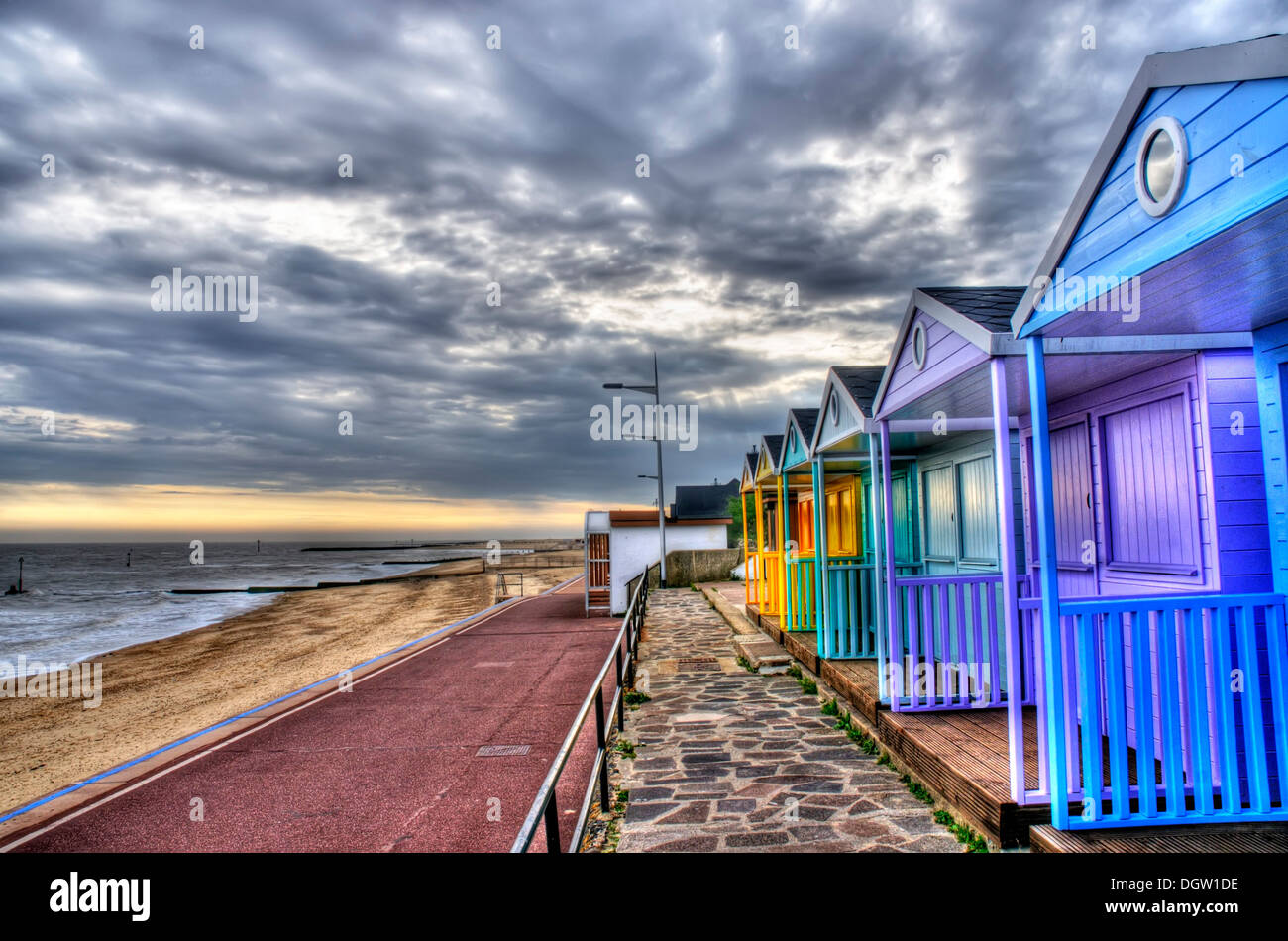 Farbige Strandhütten an Clacton-on-Sea in Essex, Bild in HDR Stockfoto