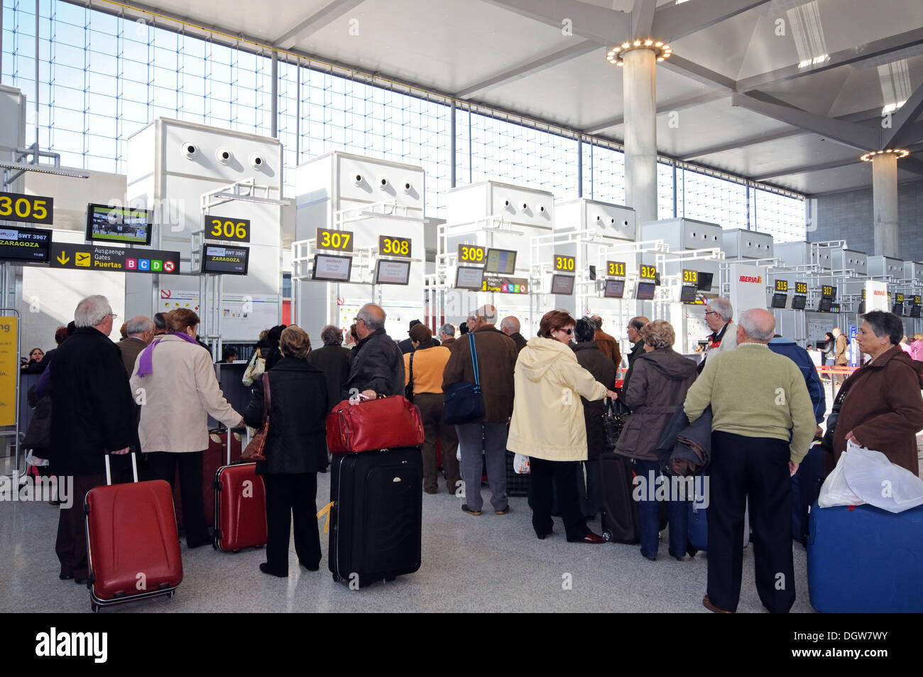 Terminal 3 Check-in Halle, Flughafen Malaga, Malaga, Costa Del Sol, Provinz Malaga, Andalusien, Spanien. Stockfoto