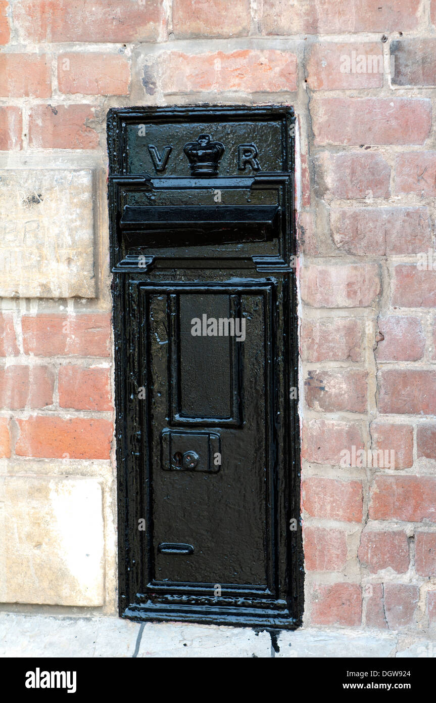 Alte Post Box, North Littleton, Vale von Evesham, Worcestershire, UK Stockfoto