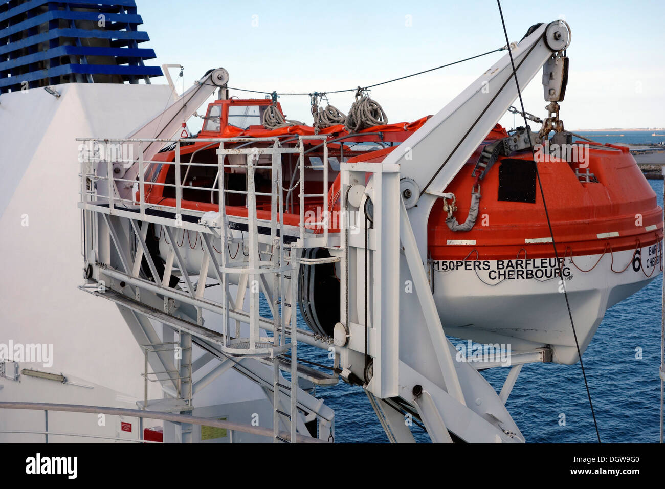 Detail der Rettungsinsel und Rettungsboot Mechanismus MV Barfleur Stockfoto