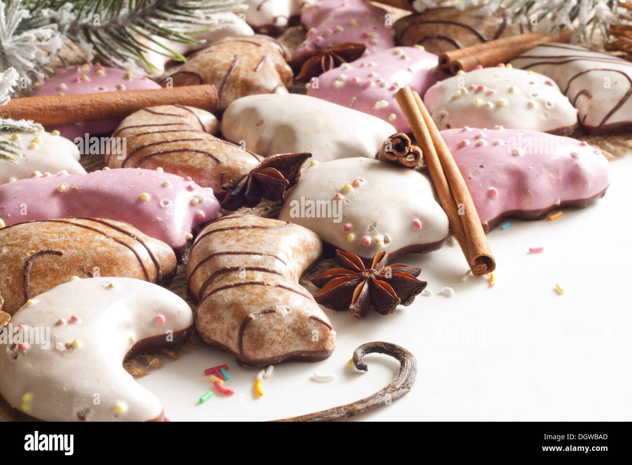 Weihnachten Lebkuchen auf weißem Hintergrund Stockfoto