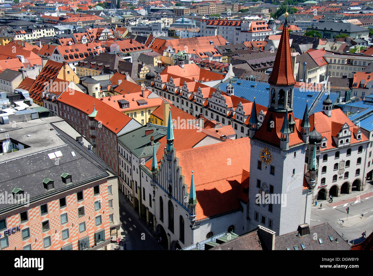 Blick vom Turm "Alter Peter", St. Peter, Dächer, Stadtzentrum, altes Rathaus, Talburgtor Tor, Heilig-Geist-Kirche Stockfoto