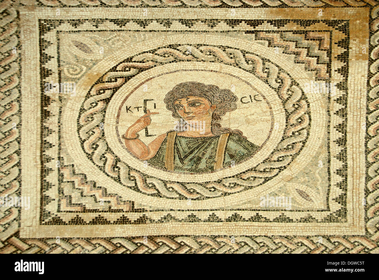 Archäologie, antike Ausgrabungsstätte, feine römisches Mosaik der Göttin Ktisis, Haus des Eustolios, Kourion Stockfoto