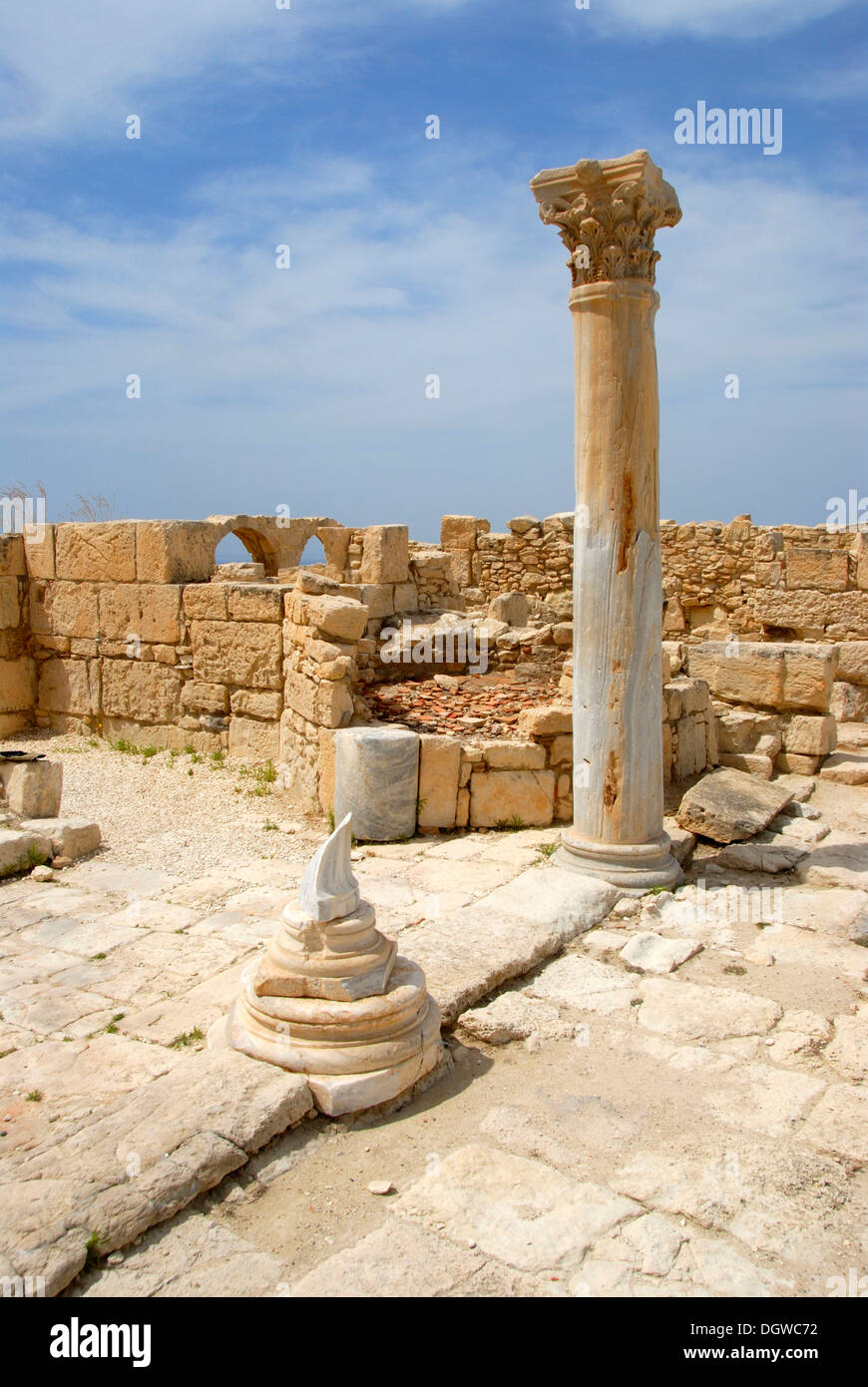 Archäologie, antike, archäologische Stätte, Säulen und Wände, frühchristlichen Basilika, Kourion, Episkopi in der Nähe von Limassol Stockfoto