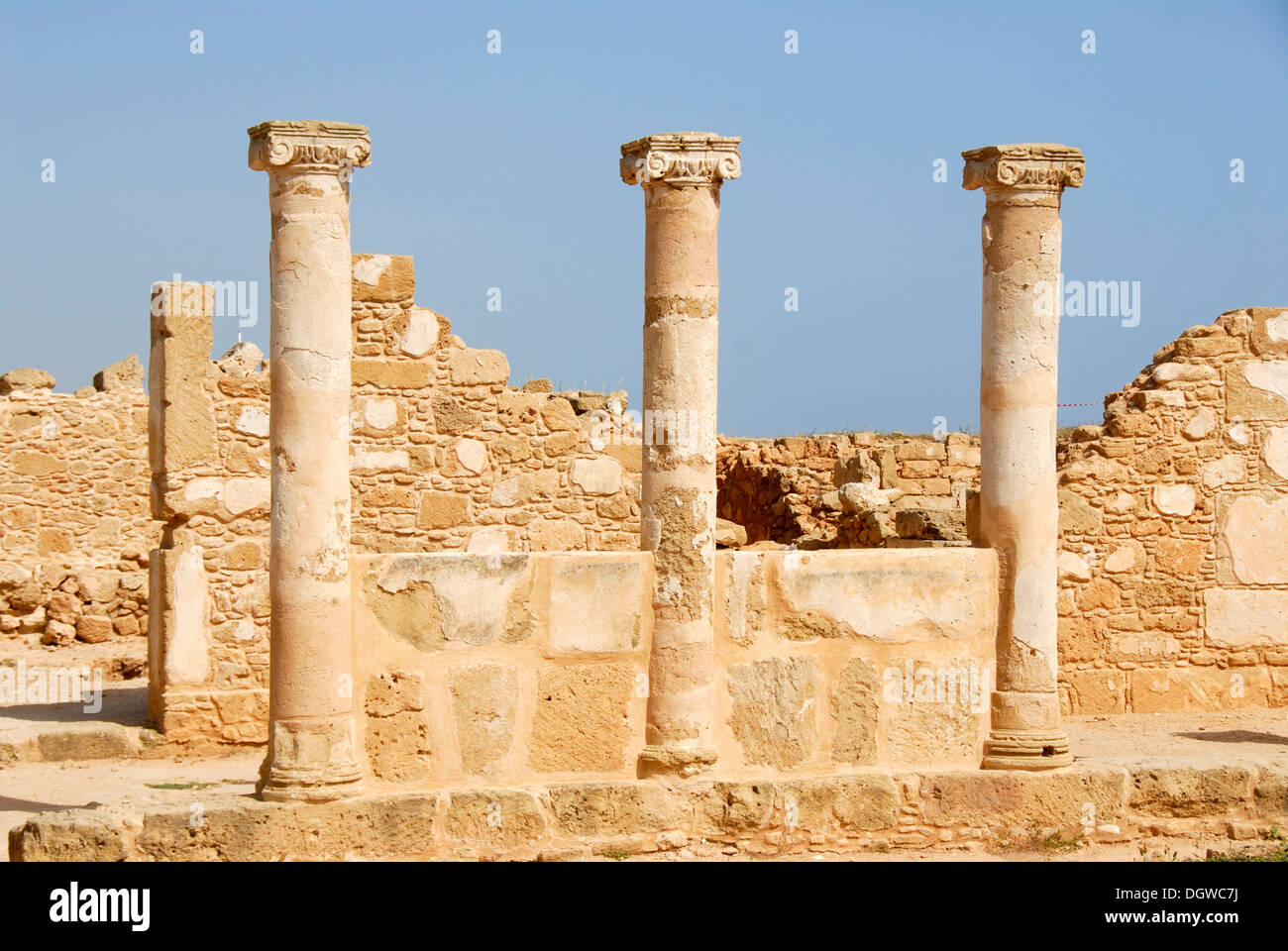 Antike, Archäologie, archäologische Stätte, drei Spalten, in der Nähe der königlichen Gräber von Nea Paphos, Paphos, Südzypern Stockfoto