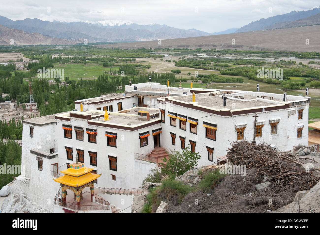 Indus-Tal des Indus Fluß, tibetischen Buddhismus, Blick von der Spitze des Spituk Gompa Kloster in der Nähe von Leh, Ladakh Bezirk Stockfoto