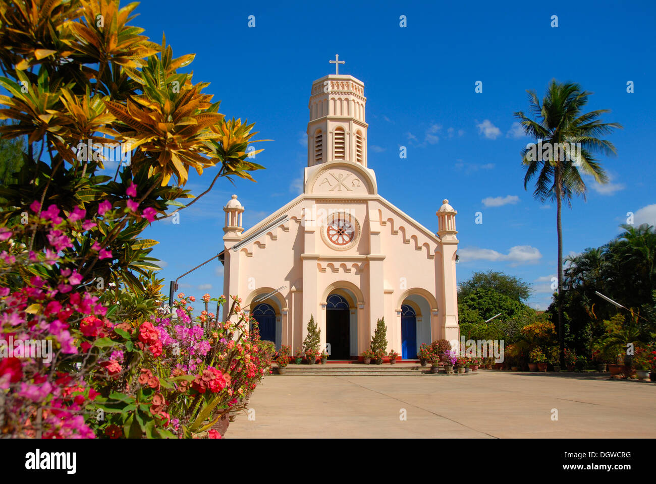 Katholische Kirche St. Theresa, französische Kolonialzeit, Savannakhet, Laos, Südostasien, Asien Stockfoto