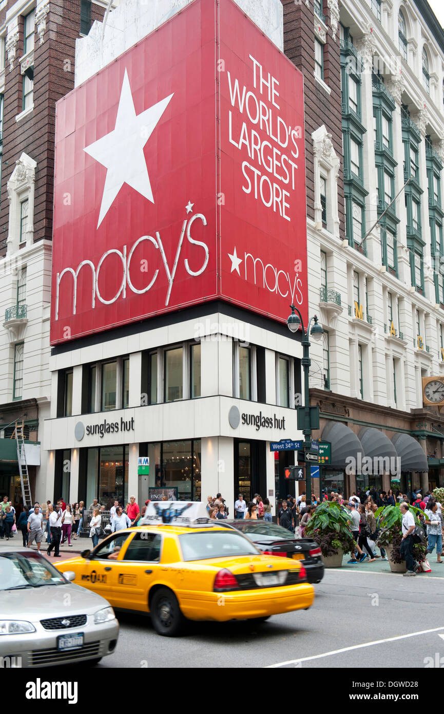 Werbung Horten an einer Straßenecke, Macy, traditionelle Kaufhaus, gelbes Taxi, Taxi, Herald Square, der Kreuzung Stockfoto
