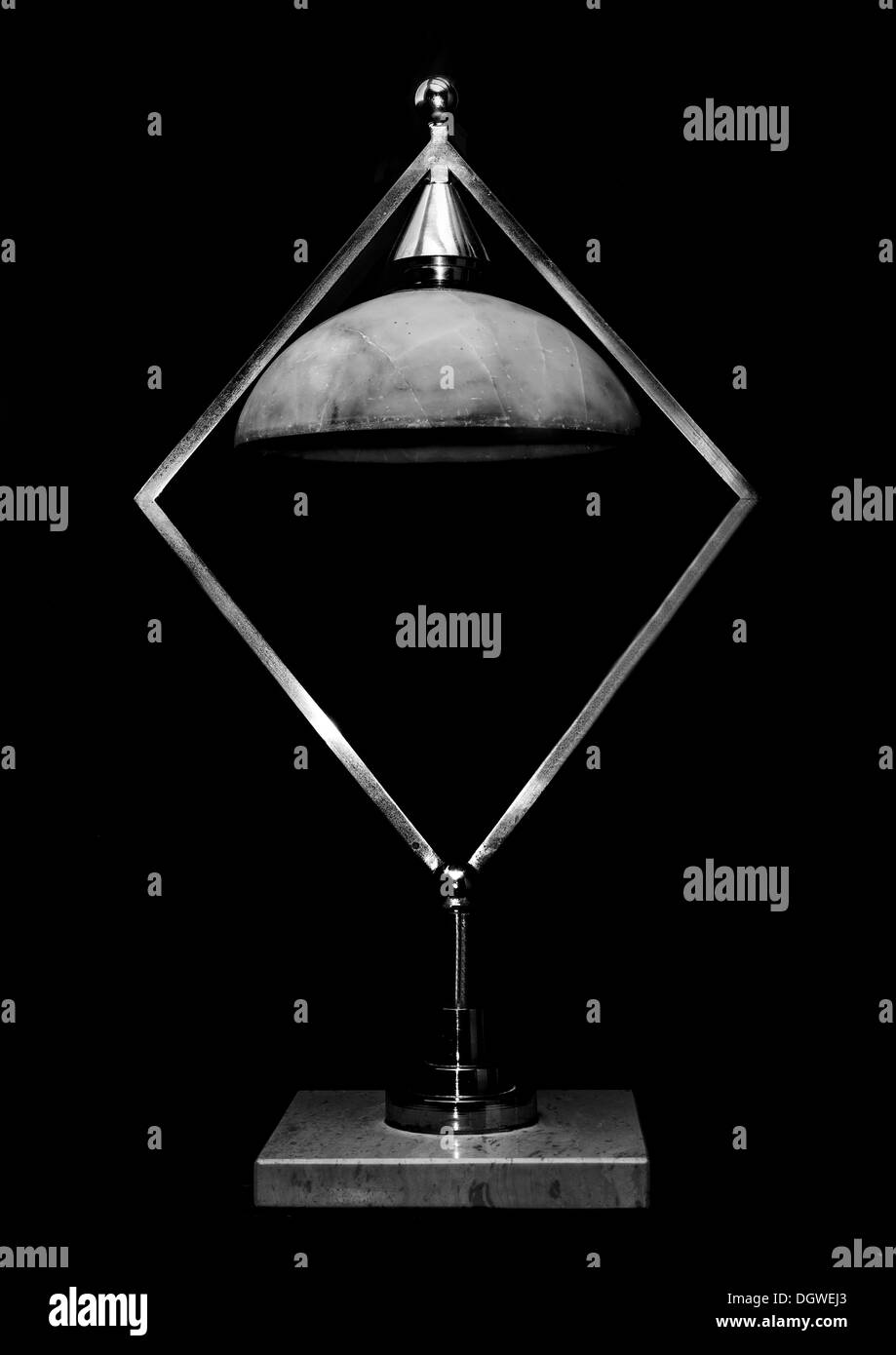 Art deco lamp -Fotos und -Bildmaterial in hoher Auflösung – Alamy