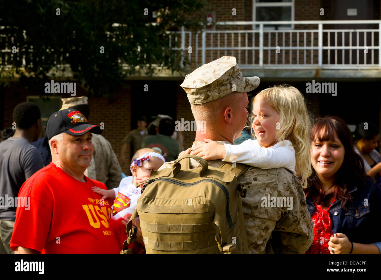 MARINE CORPS BASE CAMP LEJEUNE-Lance Cpl. Chase A. Grant, ein Schütze mit Fox Company, 2. Bataillon, 2. Marine Regiment, und Stockfoto