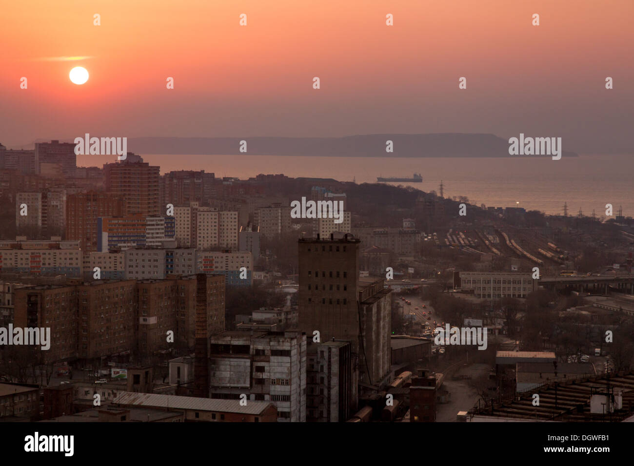 Sonnenuntergang über Vladivostok Stockfoto