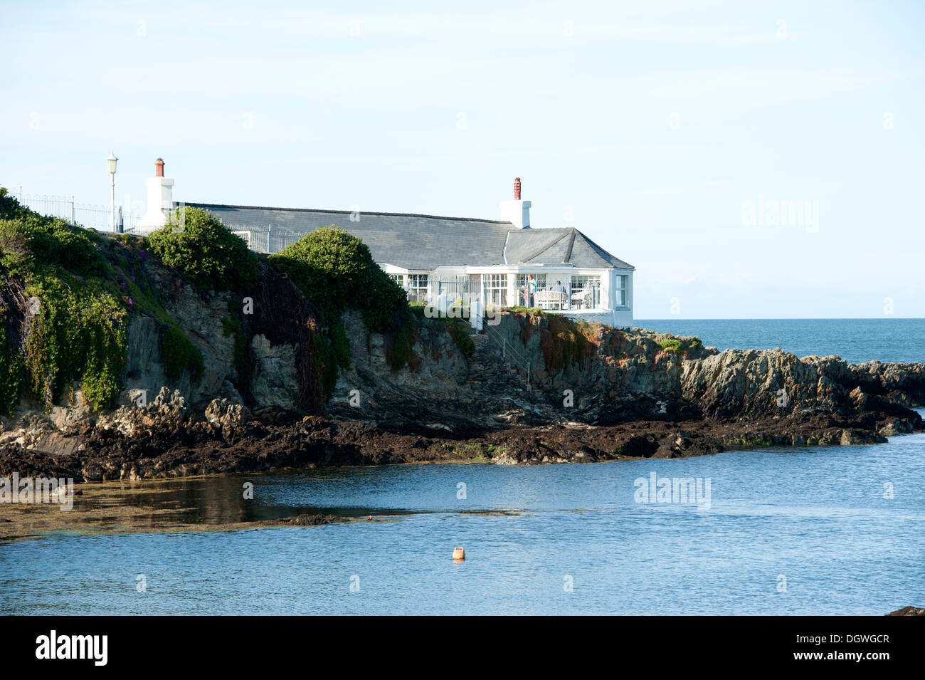 Haus am Felsvorsprung Bull Bay Anglesey North Wales UK Stockfoto