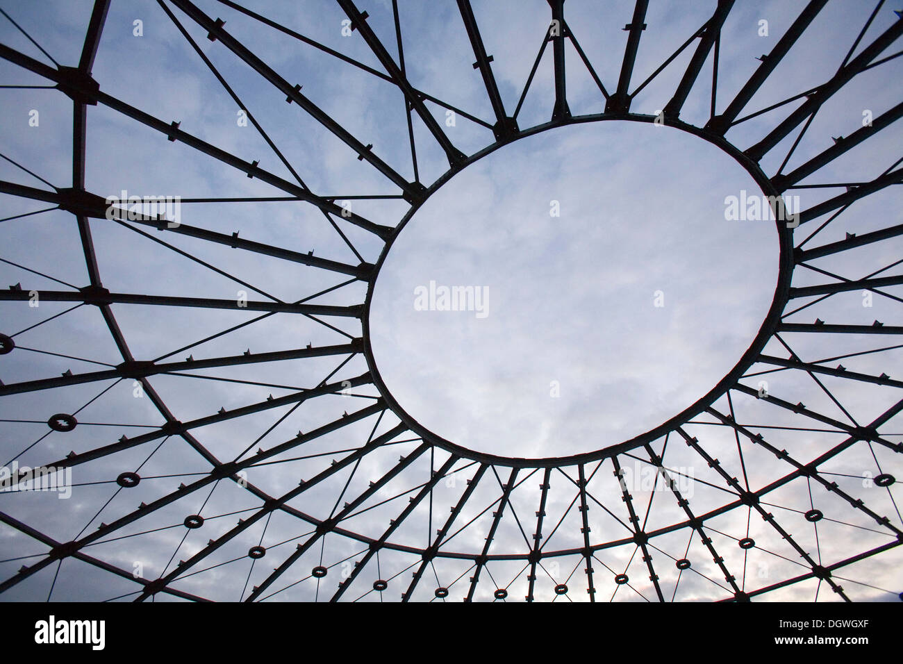 Freitragende Kuppelbau des denkmalgeschützten Fichtebunker, Berlin Stockfoto
