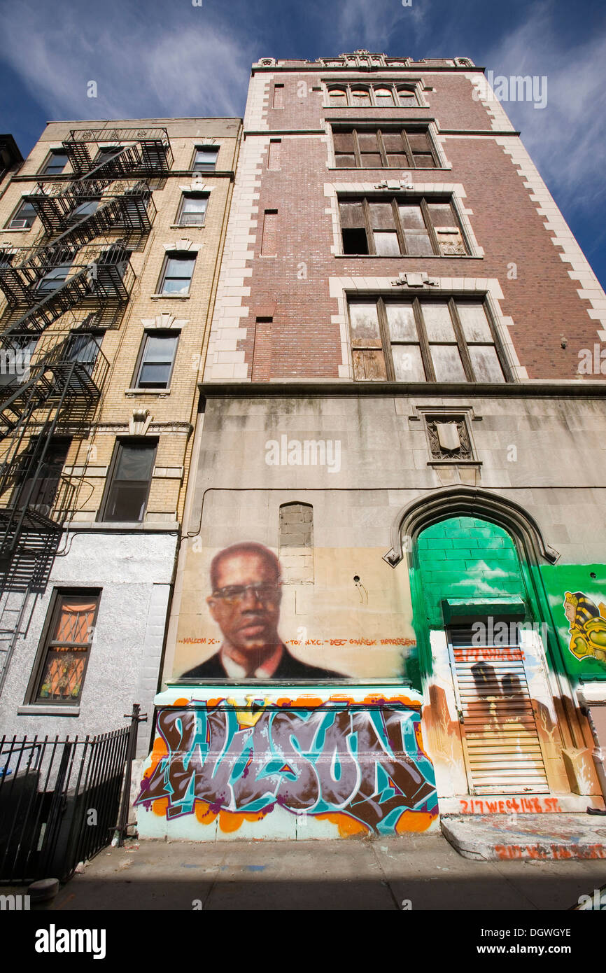Graffiti, Porträt von Bürgerrechtler Malcolm X in Harlem, West 147. Street, New York City, New York, USA Stockfoto