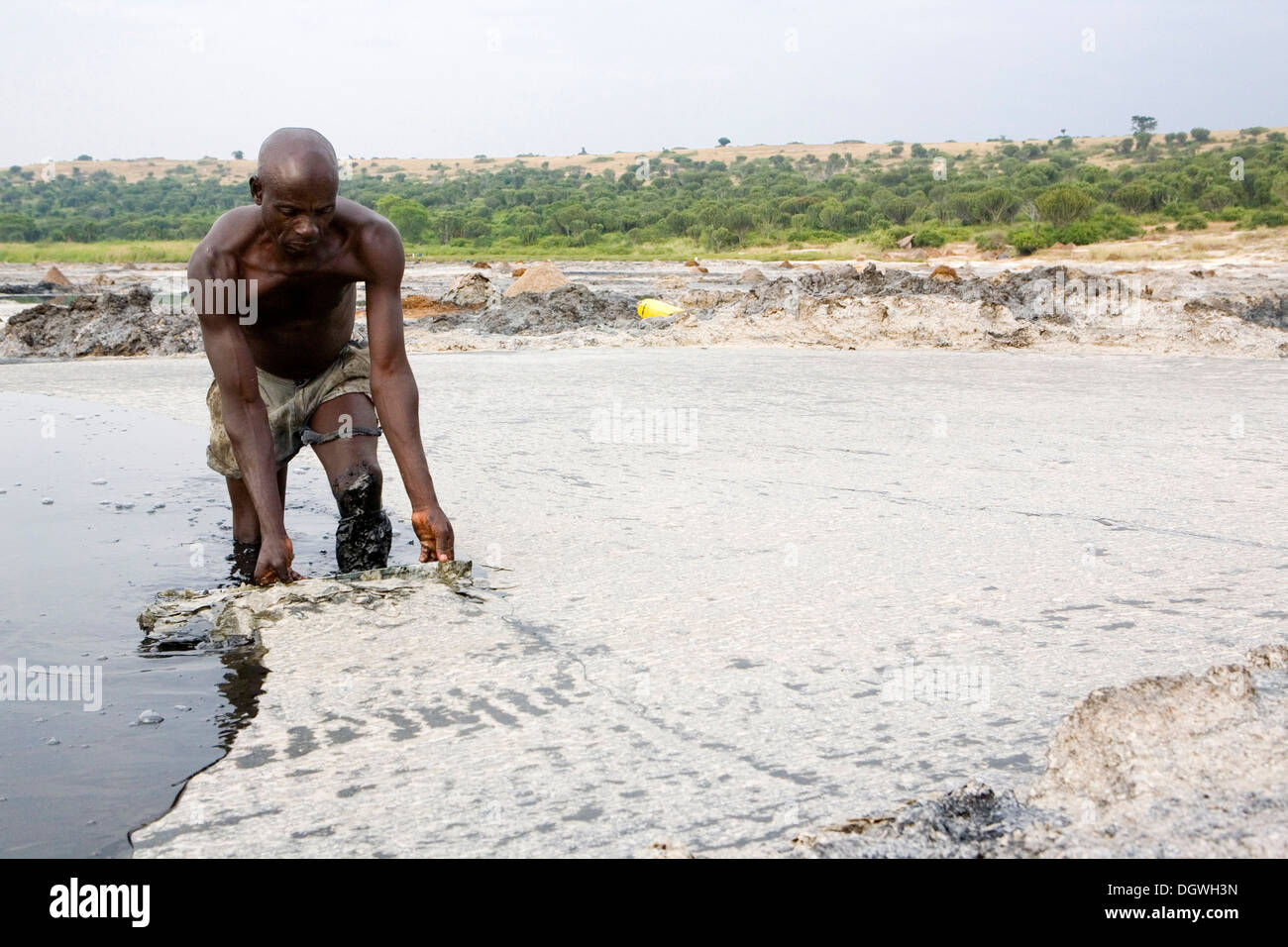 Salz Arbeiter auf See Kasenyi, Queen Elizabeth National Park, Kasenyi, Uganda, Afrika Stockfoto