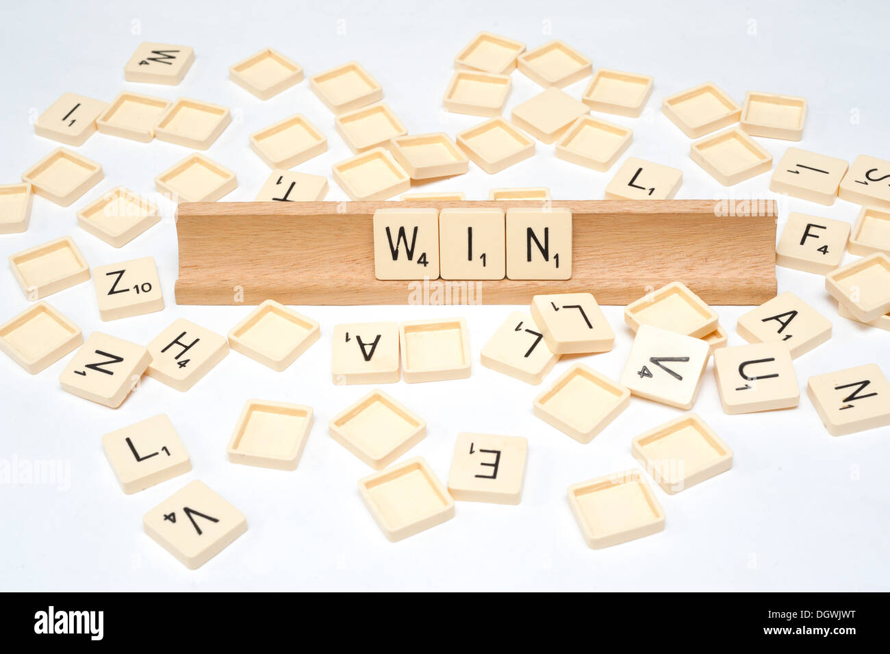 Gewinnen Sie "geschrieben in Scrabble Fliesen Stockfoto