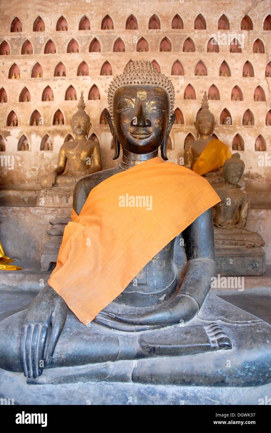 Theravada-Buddhismus, antike Buddha-Statue in Bronze in der Meditation, Bhumisparsha Mudra, Bhumisparshamudra Stockfoto