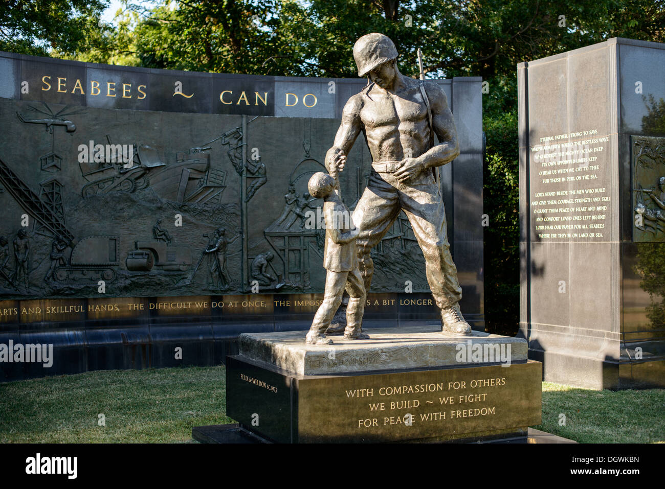 Ein Denkmal für Marine Seabees in Arlington National Cemetery in Arlington, Virginia, direkt gegenüber der National Mall in Washington DC. Stockfoto