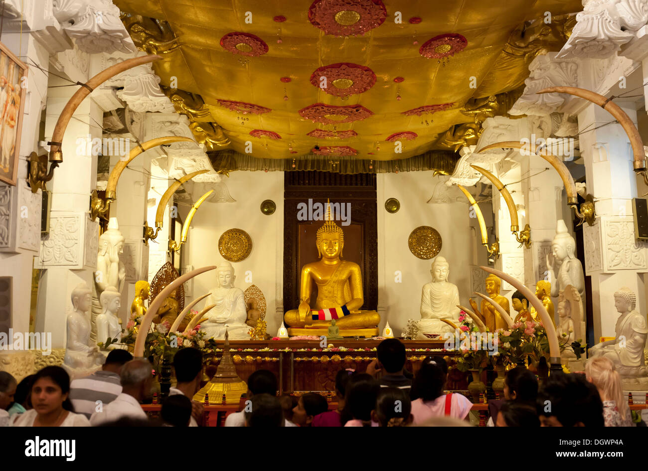 Statue von Buddha, buddhistische Heiligtum Sri Dalada Maligawa, der Zahntempel in Kandy, Kandy, Sri Lanka Stockfoto