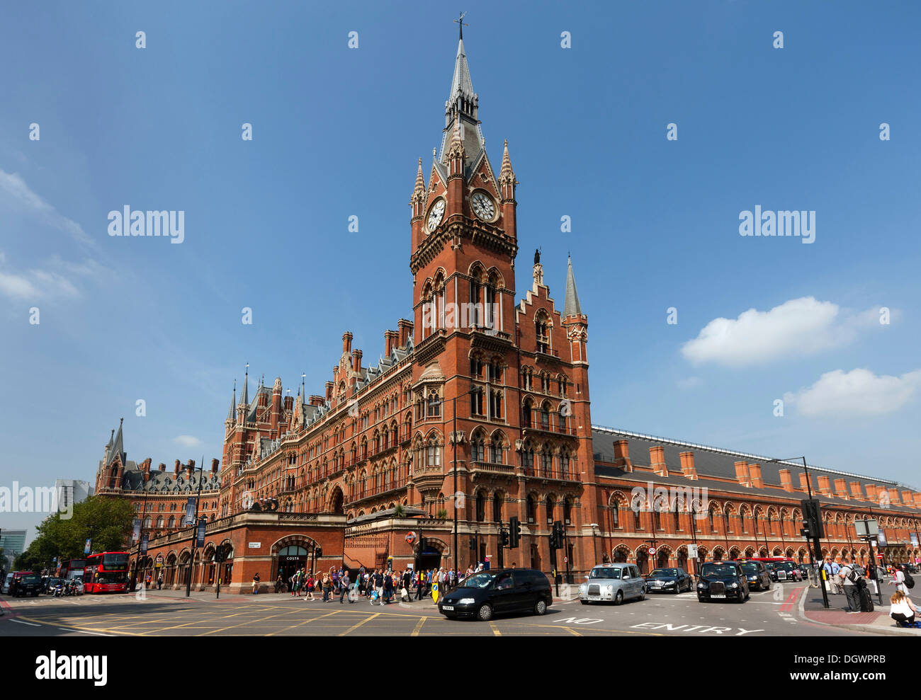 Neugotische St. Pancras Station mit Uhrturm, King Cross, London, England, Vereinigtes Königreich, Europa Stockfoto