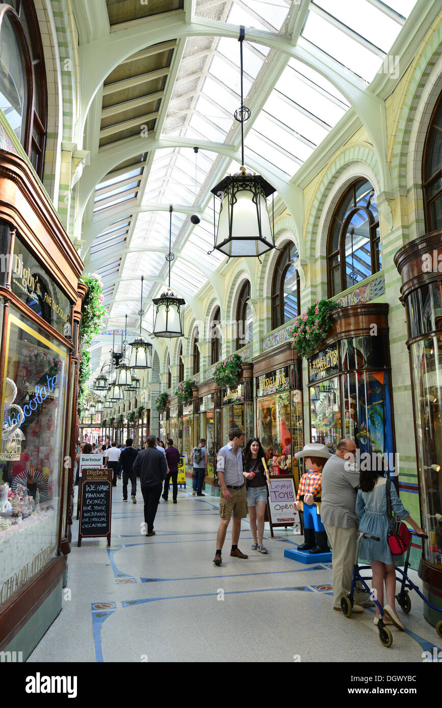 Innenraum der Royal Arcade, Norwich, Norfolk, England, Vereinigtes Königreich Stockfoto