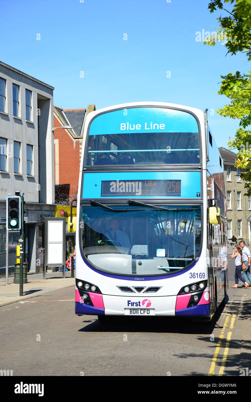 Lokale blaue Linie Doppeldecker Bus, Norwich, Norfolk, England, Vereinigtes Königreich Stockfoto