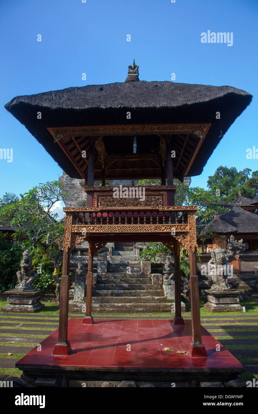 religiöse Strukturen Ubud Bali Indonesien Pavillon vor Ort Anbetung Götter Tempel Bereich traditionelle Tradition Bedeutung Kunstskulptur Stockfoto
