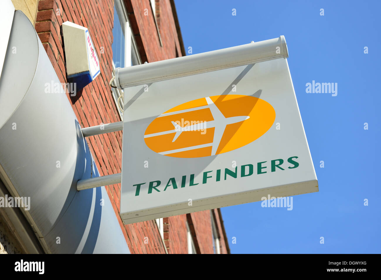 Trailfinders Reisebüro Schild draußen laden, Schloss Wiese, Norwich, Norfolk, England, Vereinigtes Königreich Stockfoto