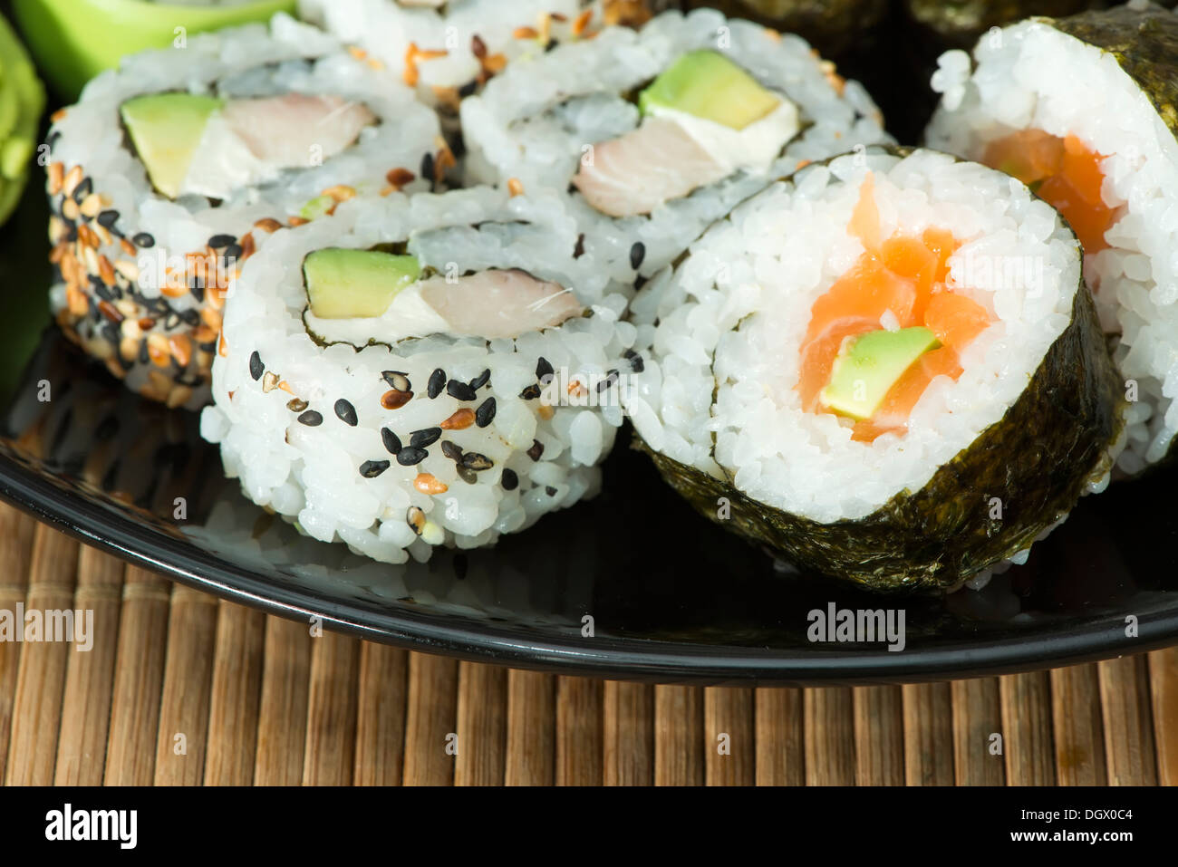 Sushi Platte hautnah. Verschiedene sushi Stockfoto