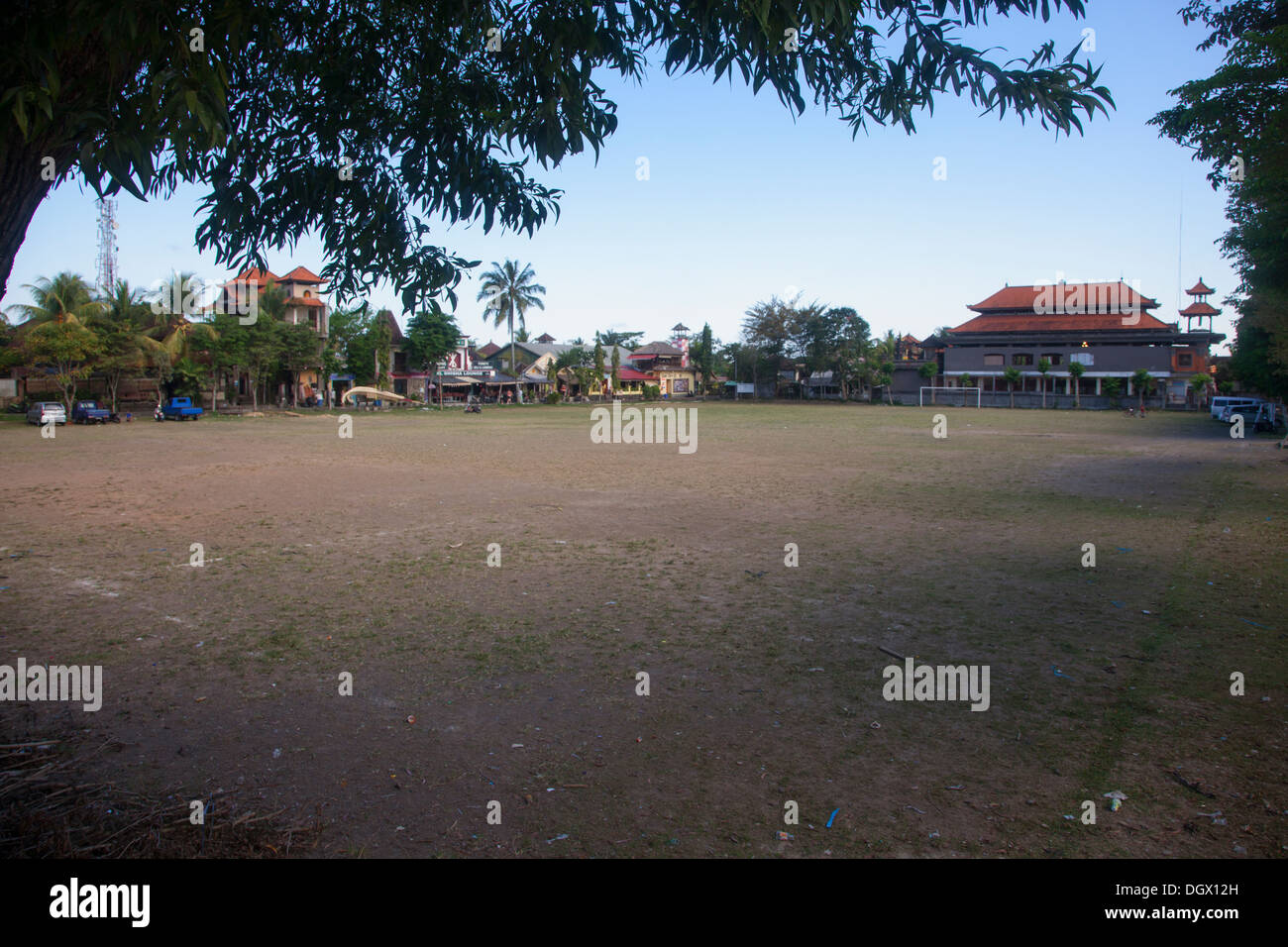 Fußball Feld Ubud Bali Indonesien Asien leer Sport Leichtathletik spielen Athleten Geschäfte Zentrum Stadt Attraktion vor Ort Stadtlage Stockfoto