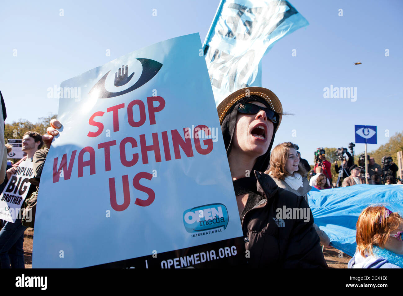 Washington, DC USA. 26. Oktober 2013. : Tausende von Bürgern und vielen öffentlichen Organisationen versammeln sich, um auf dem Capitol Hill aus Protest, infolge der jüngsten Berichte über nationale und internationale Überwachung durch die NSA Rallye © B Christopher/Alamy Live News Stockfoto