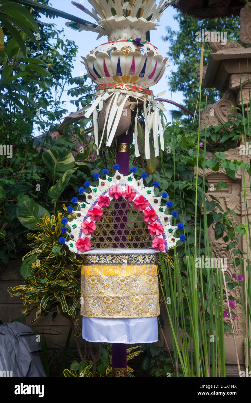Religiöse Tempel Dekor Handarbeit Bali Gott Geist künstlerischen Religion Gottesdienst Angebot Angebote Arthouse schützen böse Gesundheit Wohlstand Stockfoto