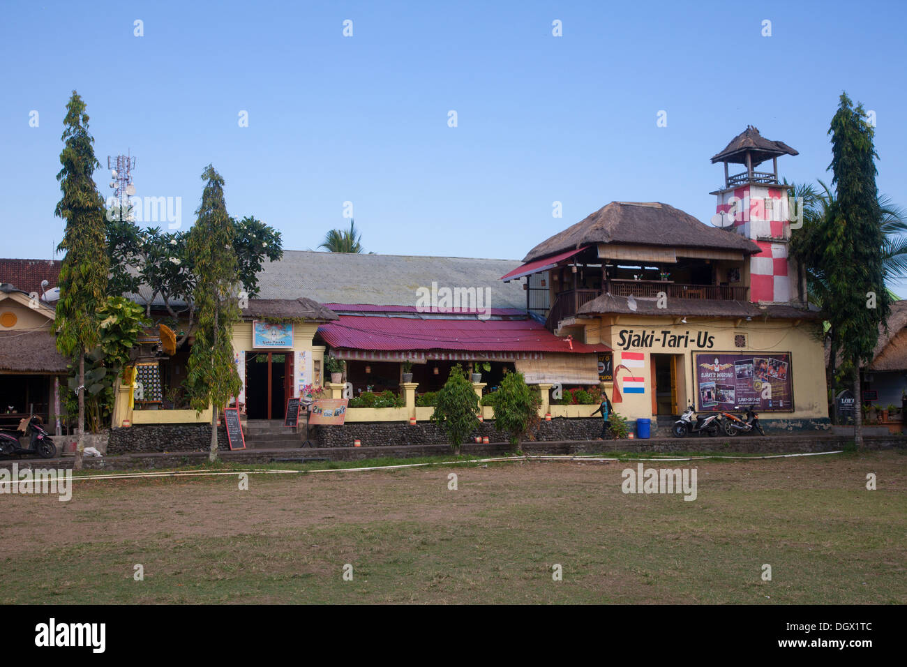 Kaffee Restaurant Geschäfte Indonesien Ubud Bali Asien wenig von Fußball Feld Stadt Stadt Attraktion Reiseziel genießen Genuss Stockfoto