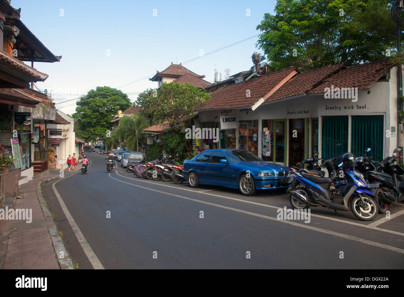 Straßenszenen Ubud Bali Indonesien Nachbarschaft Jalan Leben Geschäfte Häuser kleine städtische Stadt Attraktion täglich Lebenszentrum Asien Stockfoto