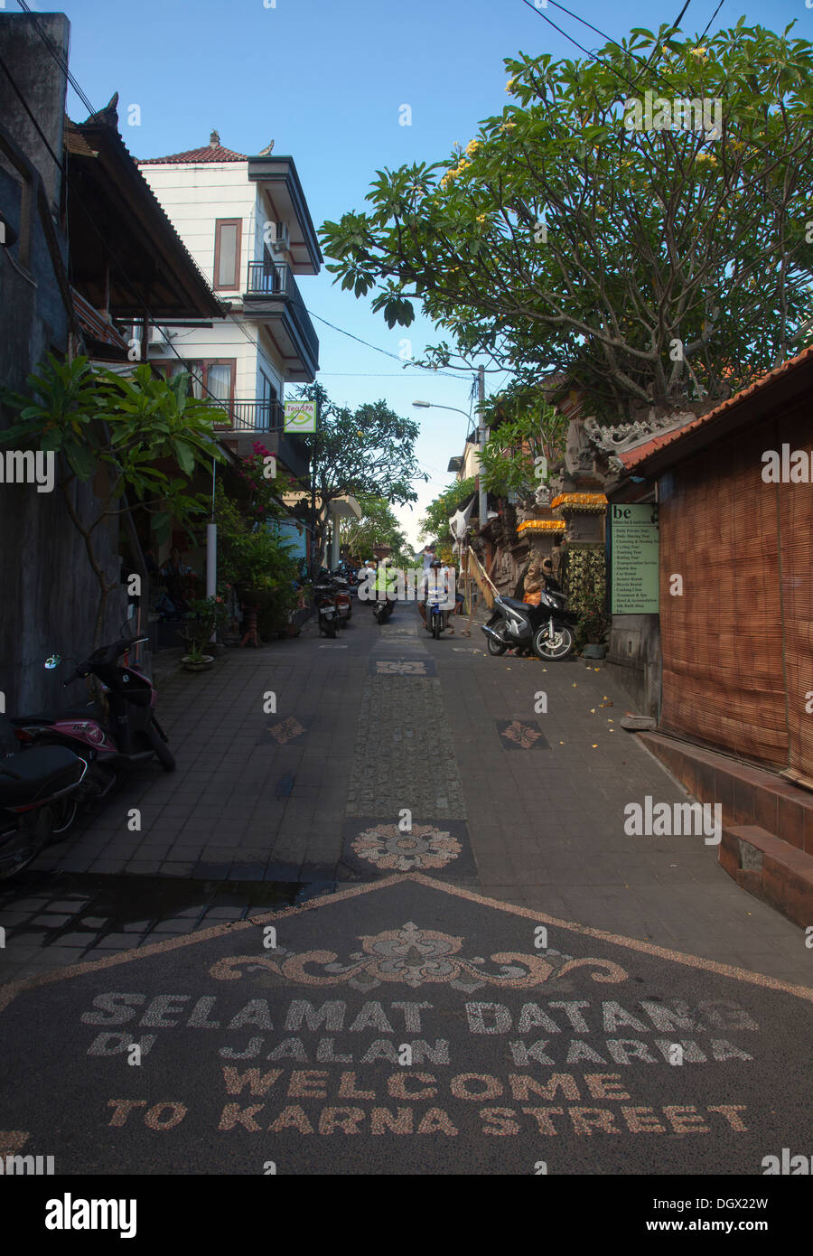 Straßenszenen Ubud Bali Indonesien Nachbarschaft Jalan Leben Geschäfte Häuser kleine städtische Stadt Attraktion täglich Lebenszentrum Asien Stockfoto