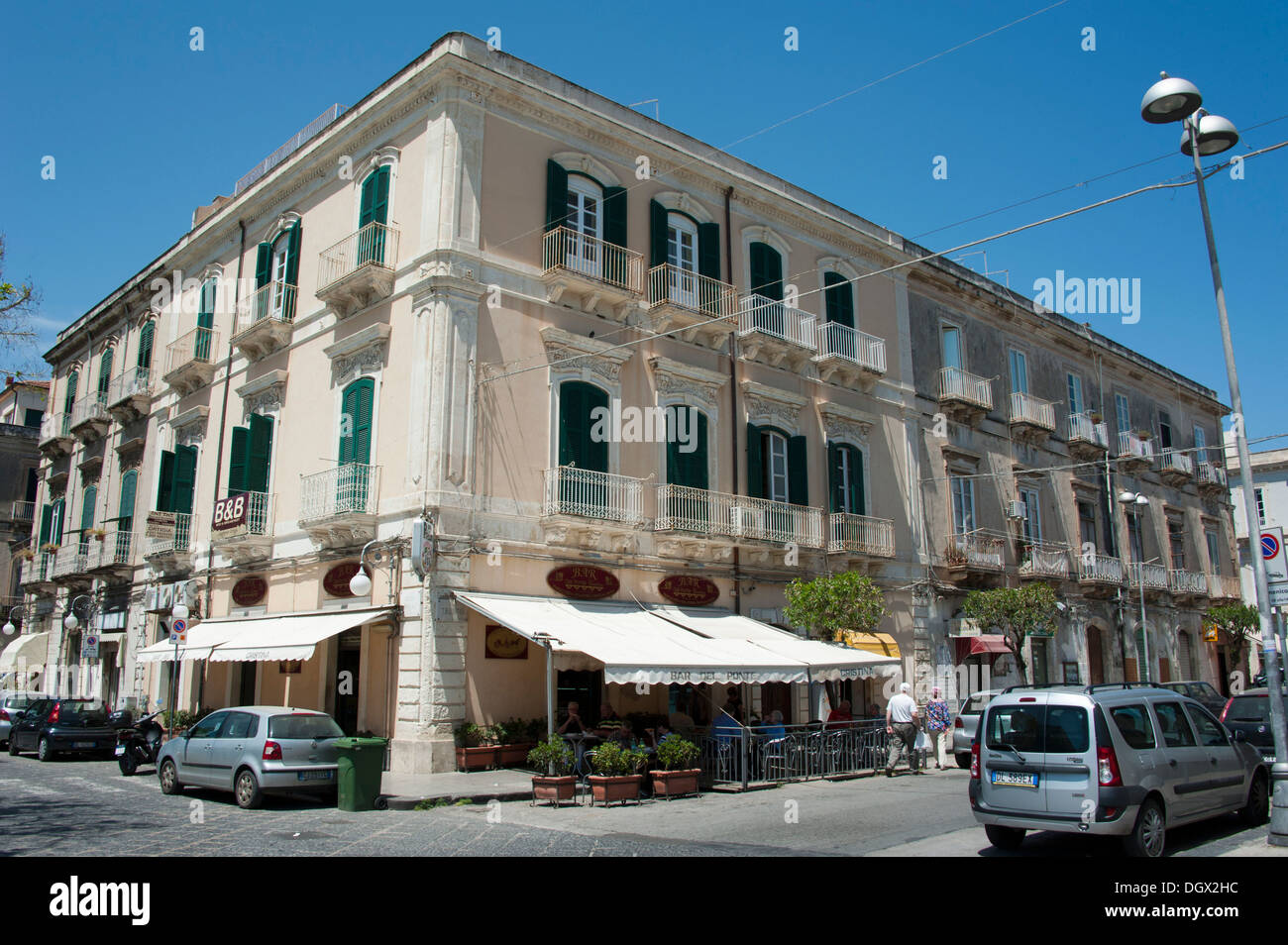 Bar am Marktplatz, Siracusa, Syrakus, Insel Ortygia, Ortigia, Sizilien, Italien, Europa Stockfoto