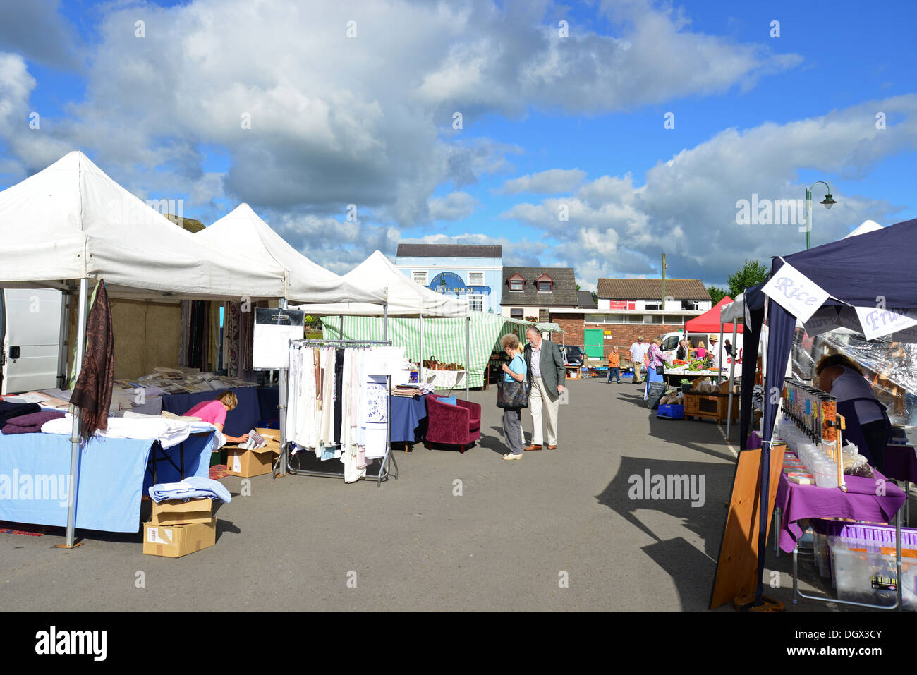 Street Market by Monnow Bridge, Monmouth, Monmouthshire, Wales (Cymru), Vereinigtes Königreich Stockfoto