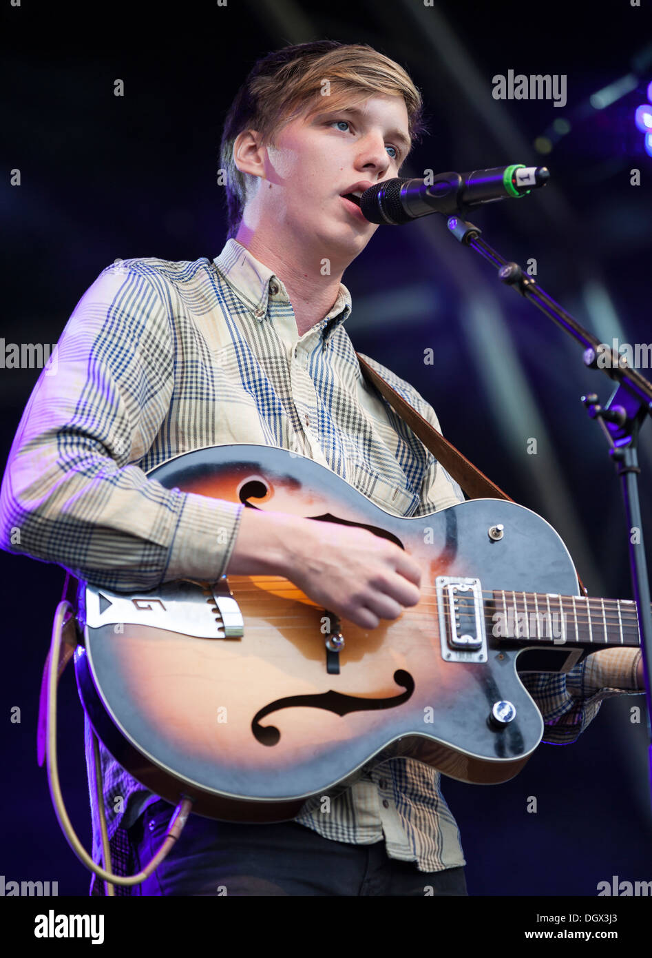 George Ezra, die live auf der Brisfest 2013 Stockfoto