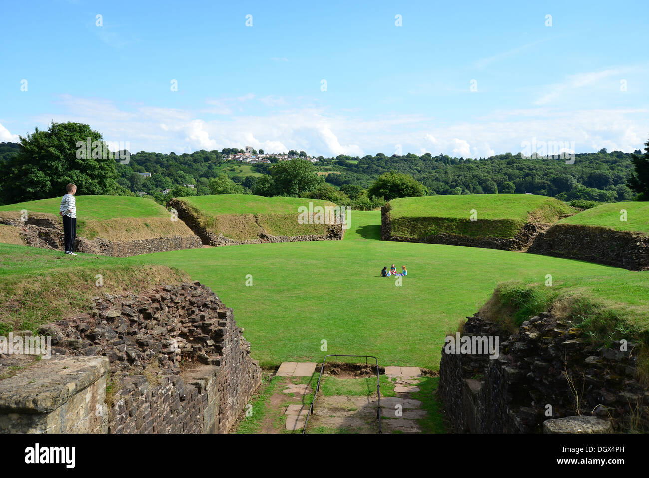 Überreste des römischen Amphitheaters, Caerleon, City of Newport (Casnewydd), Wales (Cymru), Großbritannien Stockfoto