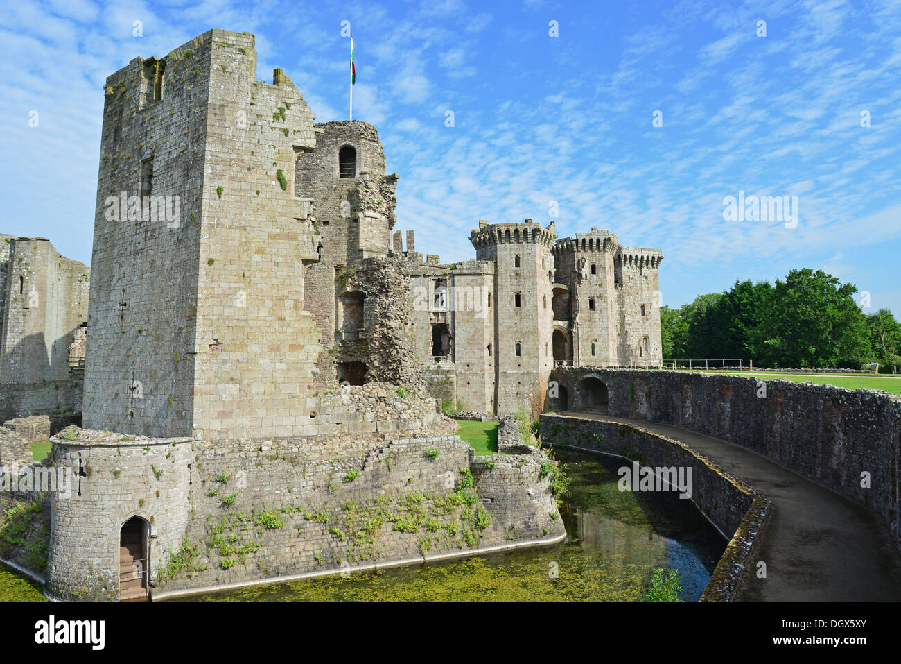 Raglan-Schloss aus dem 15. Jahrhundert, Raglan, Monmouthshire, Wales, Vereinigtes Königreich Stockfoto