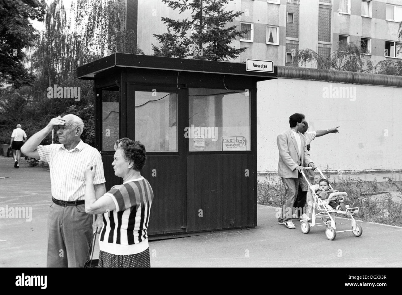 Reste der Berliner Mauer mit ehemaligen Grenzübergang zwischen Neukölln und Treptow, Berlin Stockfoto