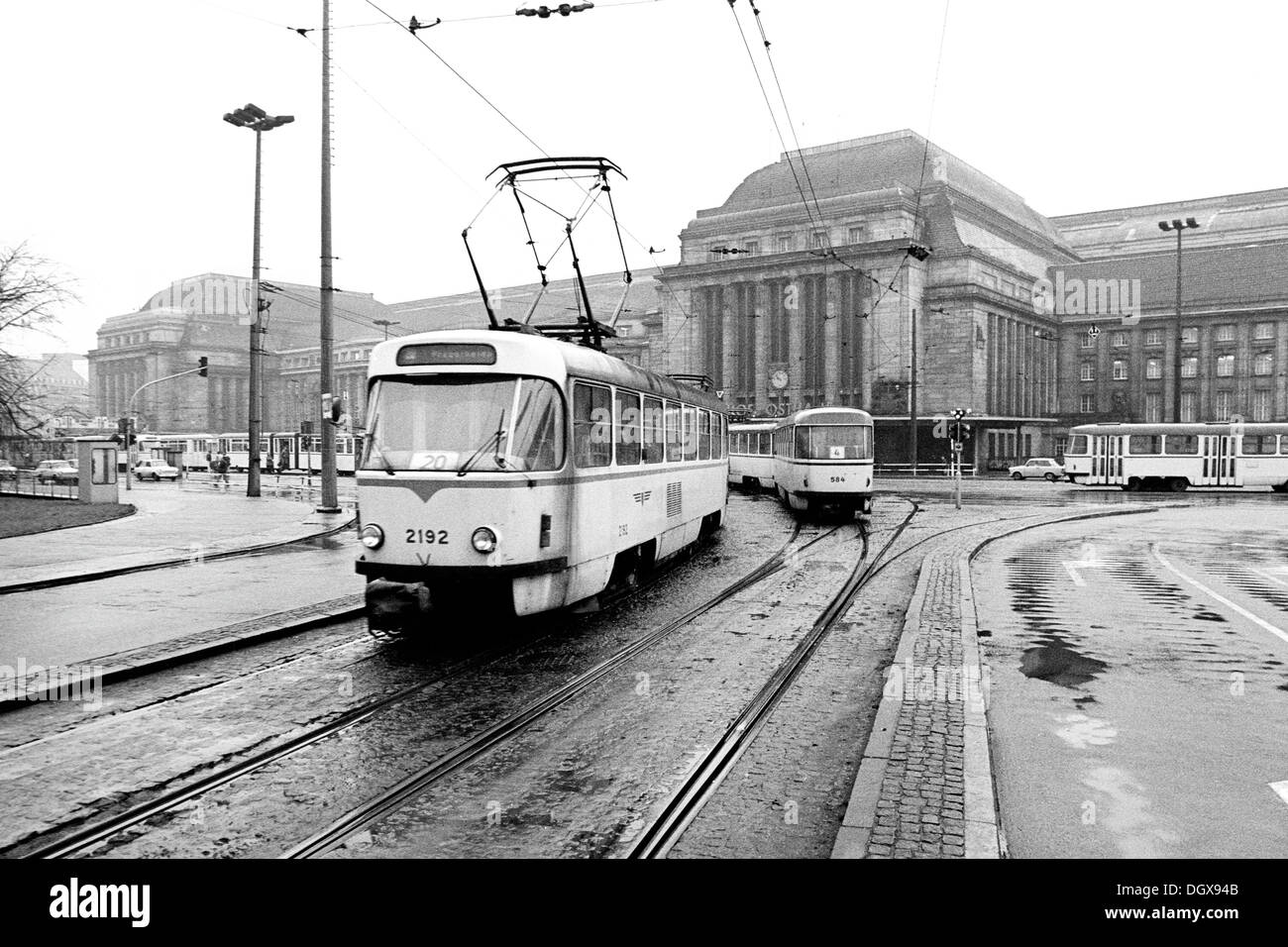 Straßenbahn vor dem Main train Station, Leipzig, DDR, DDR, Europa Stockfoto