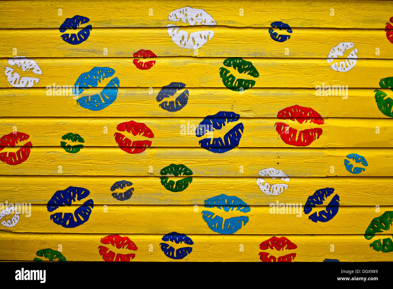 Lippen küssen gemalt auf einem Haus Wand, Aberdeen, Schottland, Vereinigtes Königreich Stockfoto