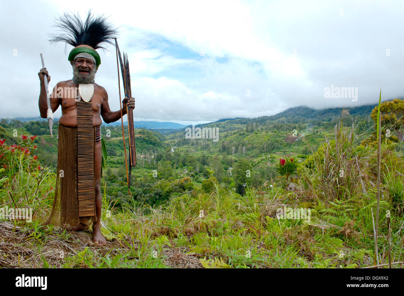 Traditionell gekleidete Stammesführer im Hochland, Paya, Highland, Papua New Guinea Stockfoto