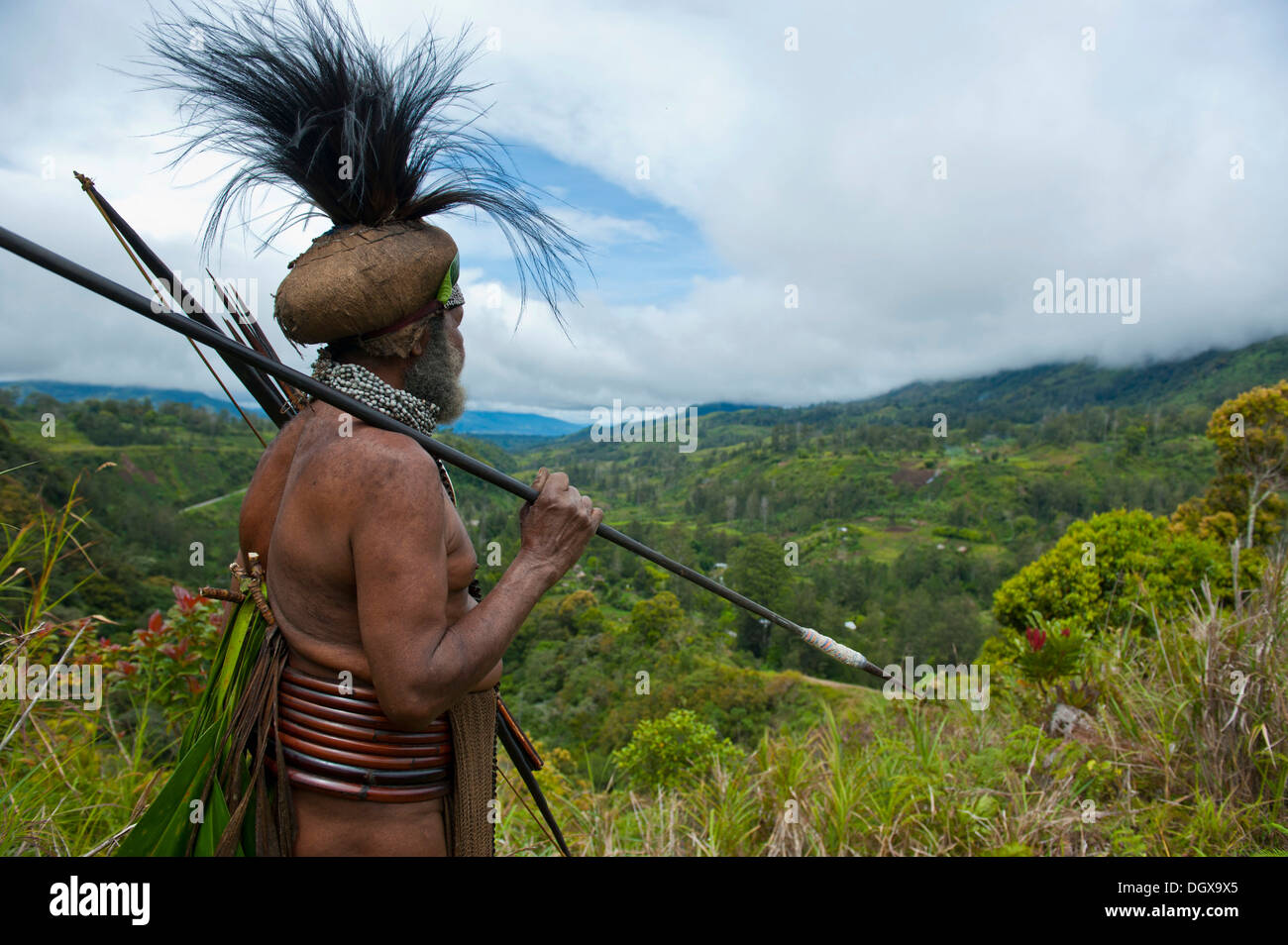 Traditionell gekleidete Stammesführer im Hochland, Paya, Highland, Papua New Guinea Stockfoto