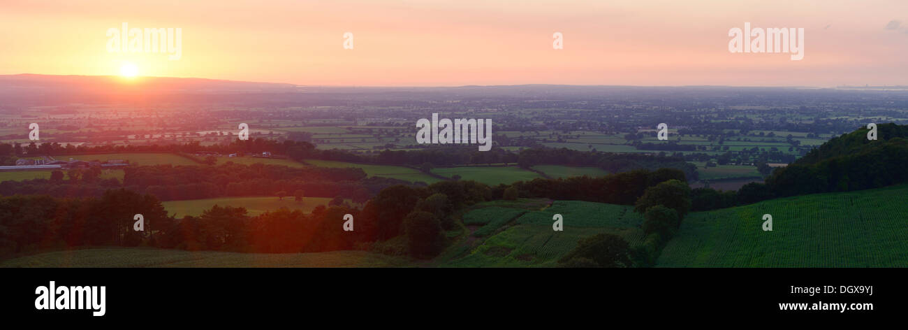 Sonnenuntergang über sanfte Wiesen und Cheshire Plain Großbritannien Stockfoto