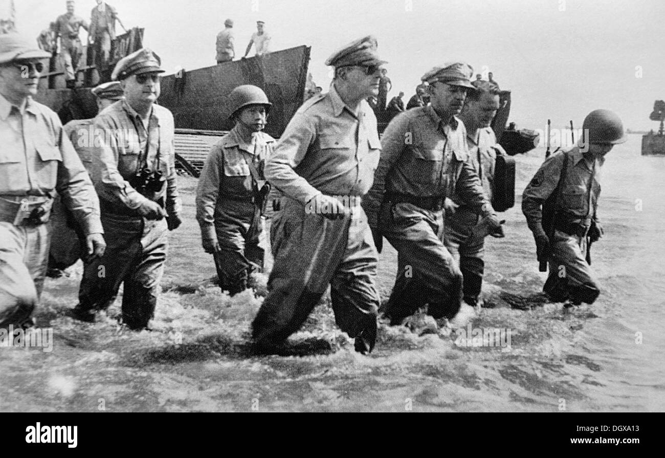 Altes Foto von General Douglas MacArthur in Philippinen, WWII Stockfoto